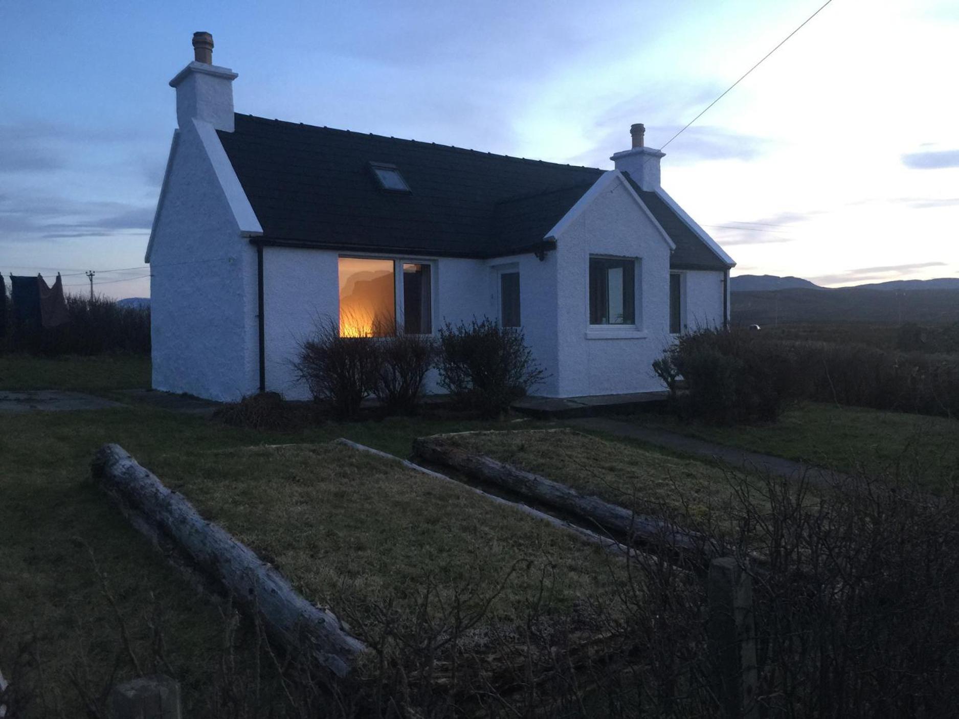 Amber'S Cottage Staffin Bagian luar foto