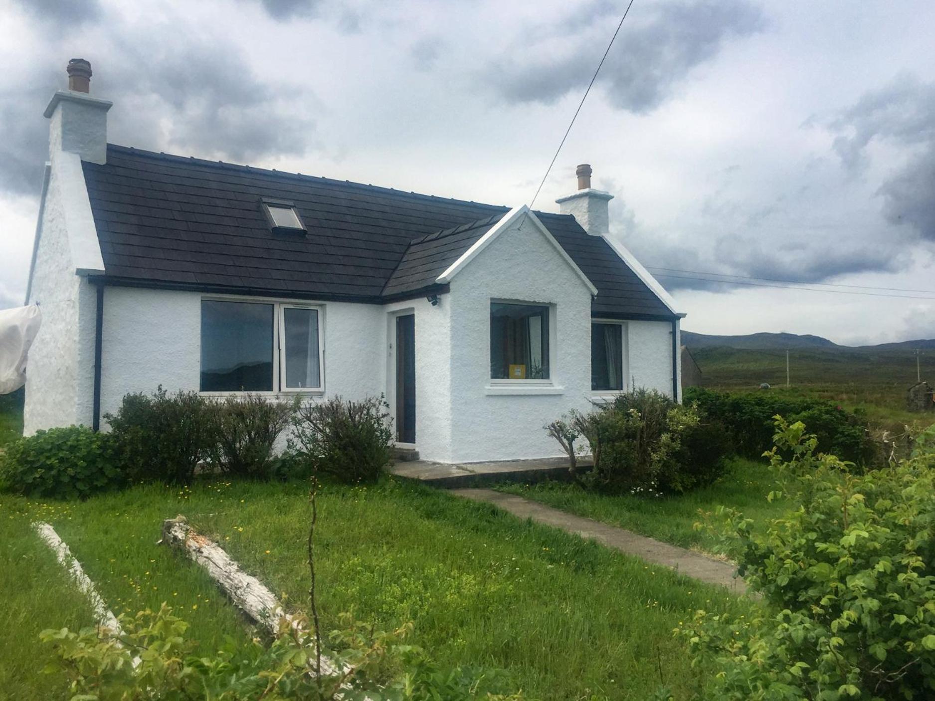 Amber'S Cottage Staffin Bagian luar foto