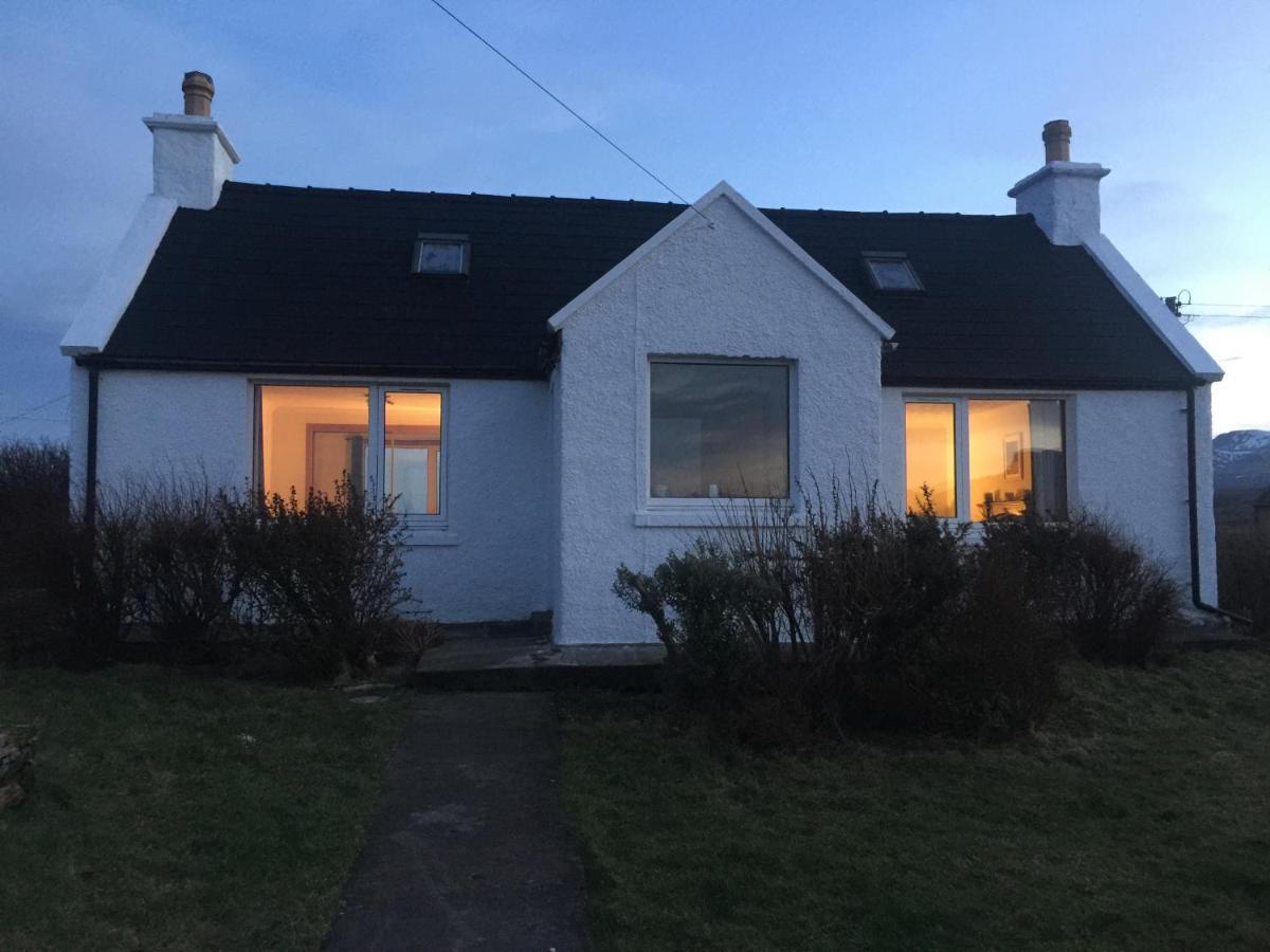 Amber'S Cottage Staffin Bagian luar foto